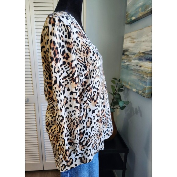 Chico’s Size Medium Leopard 3/4 Sleeve Stretch Top Modal Cotton Blend - Picture 3 of 10